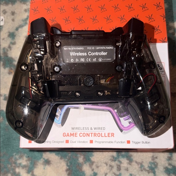 Wireless Multi Color Changing Gaming Controller - Picture 5 of 8